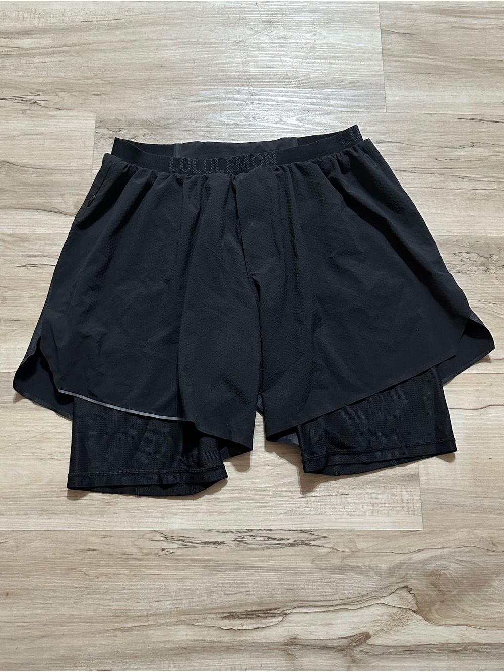 Lululemon Run Town Short 6" Size Medium Black Logo Waistband